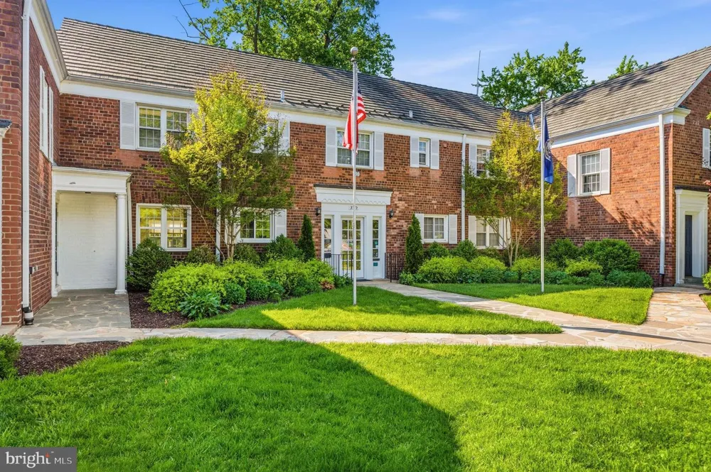 3721 LYONS LANE Alexandria, VA 22302