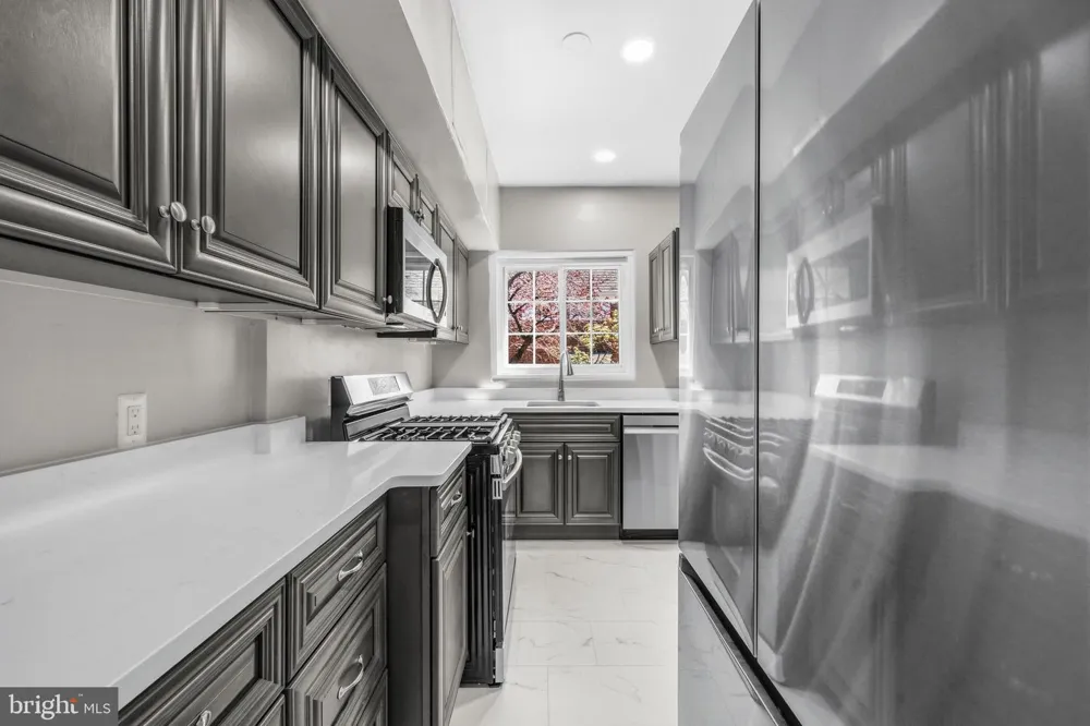 3721 LYONS LANE Alexandria, VA 22302