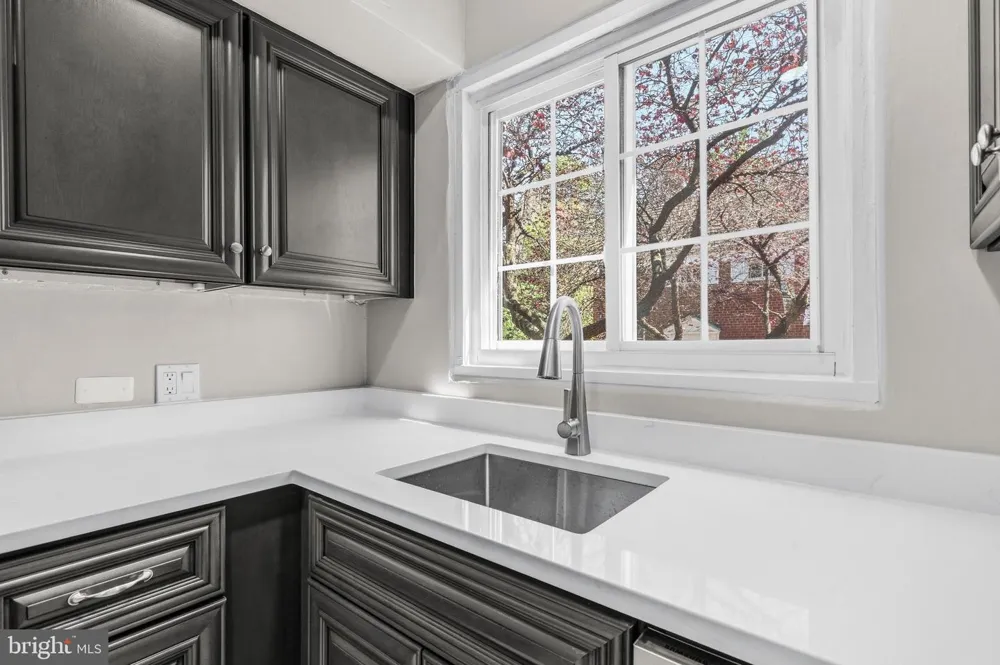 3721 LYONS LANE Alexandria, VA 22302