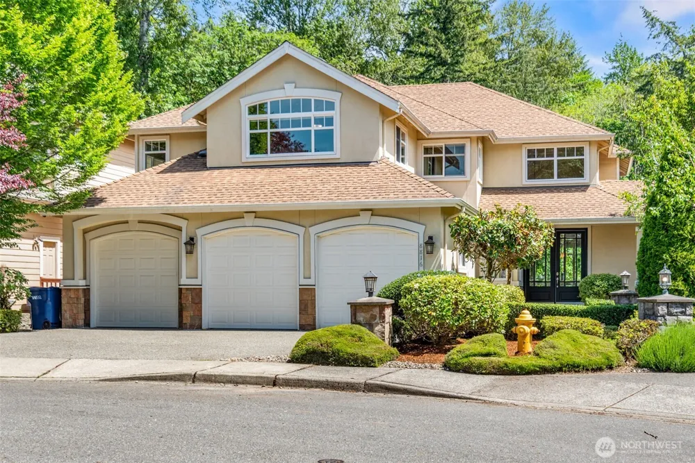 8816 140th Avenue SE Newcastle, WA 98059