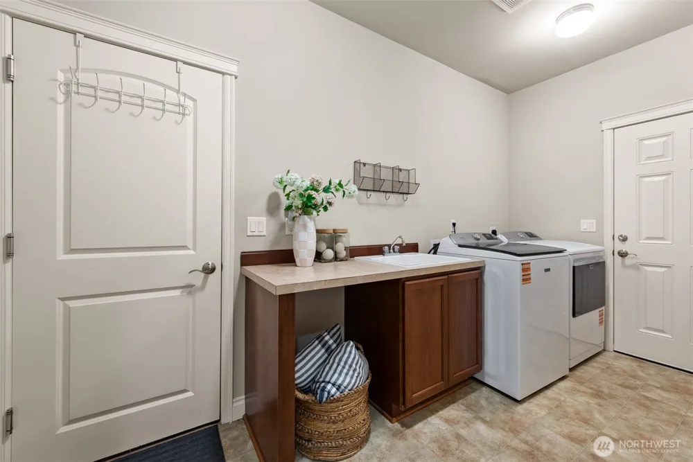 8816 140th Avenue SE Newcastle, WA 98059