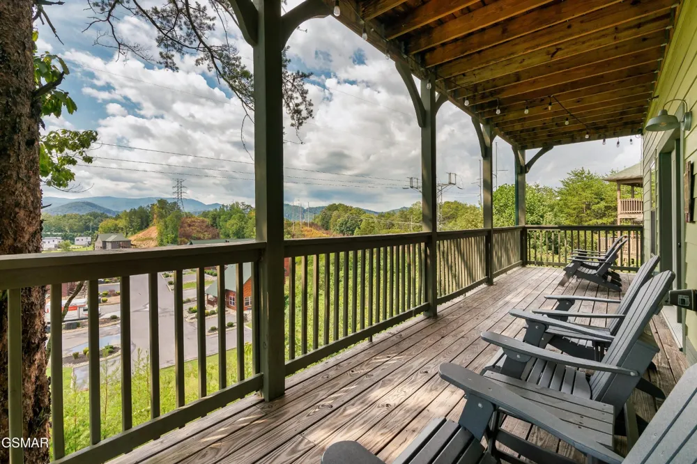 1129 Cove Falls Way Pigeon Forge, TN 37863