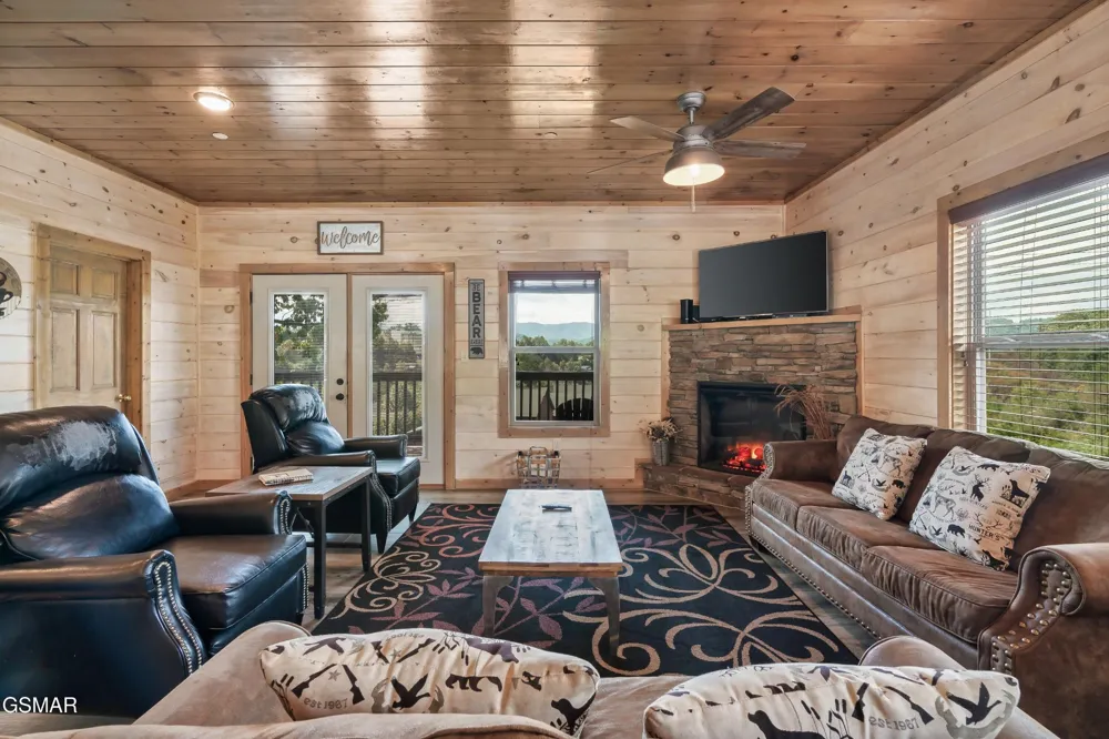 1129 Cove Falls Way Pigeon Forge, TN 37863