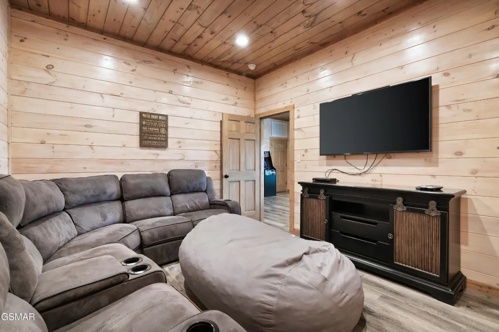 1129 Cove Falls Way Pigeon Forge, TN 37863