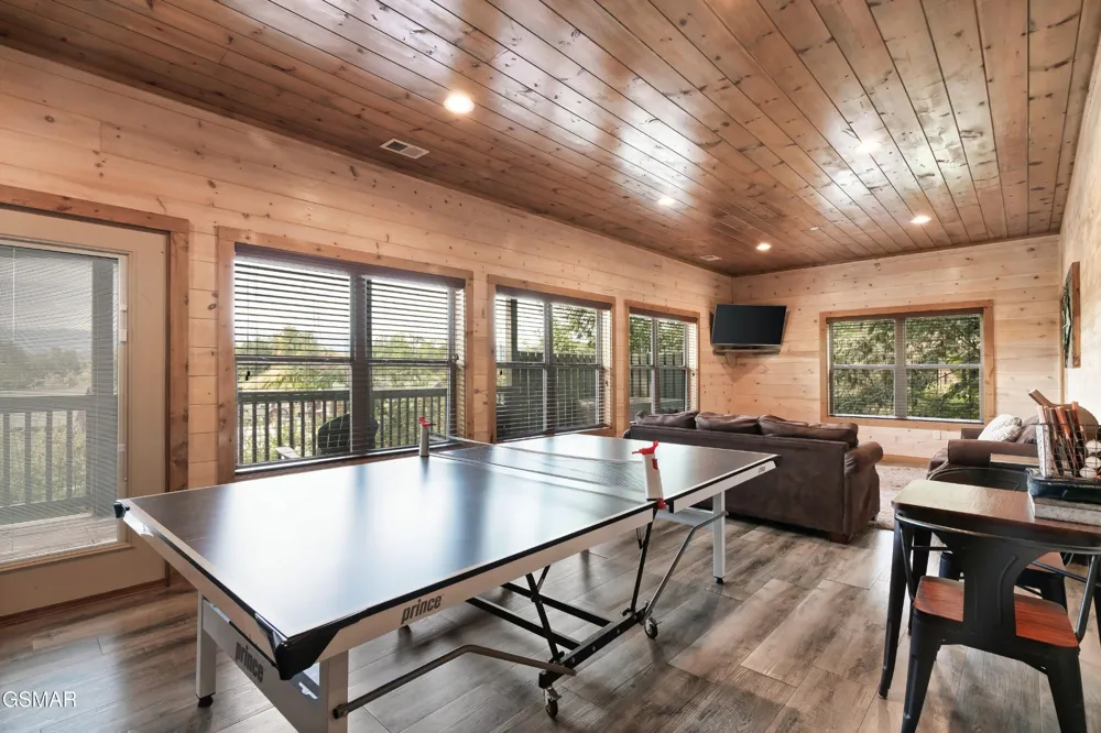 1129 Cove Falls Way Pigeon Forge, TN 37863