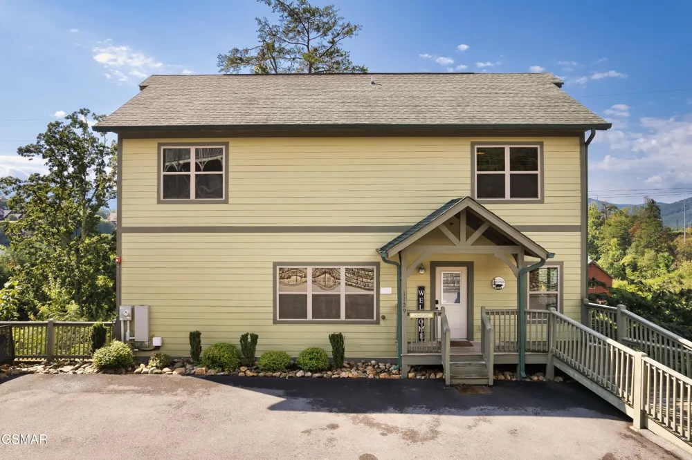 1129 Cove Falls Way Pigeon Forge, TN 37863
