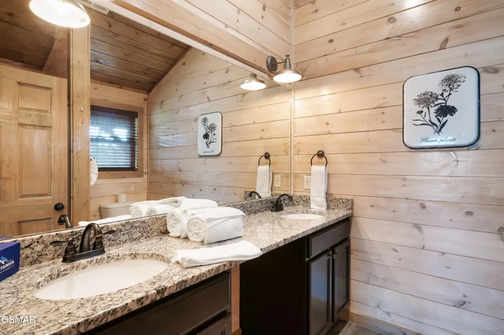 1129 Cove Falls Way Pigeon Forge, TN 37863