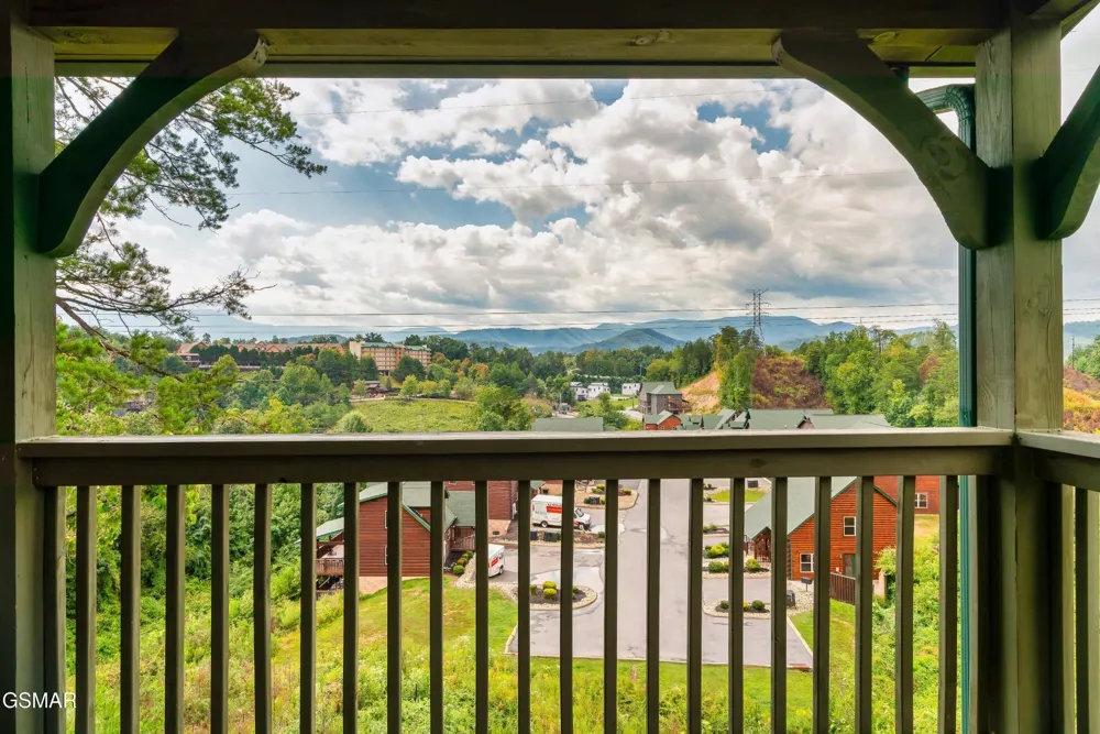 1129 Cove Falls Way Pigeon Forge, TN 37863