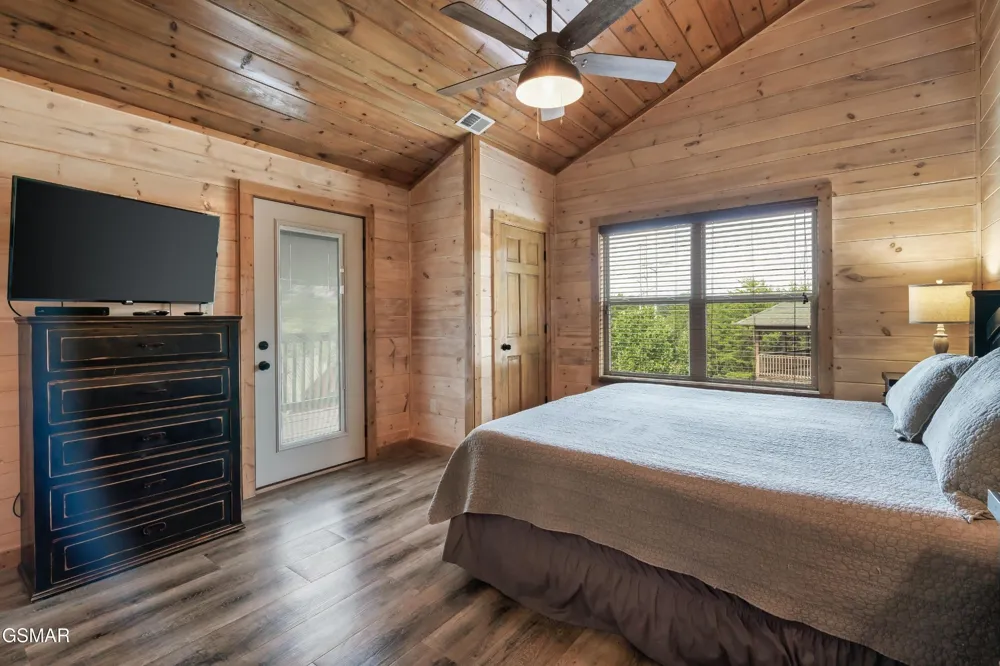 1129 Cove Falls Way Pigeon Forge, TN 37863
