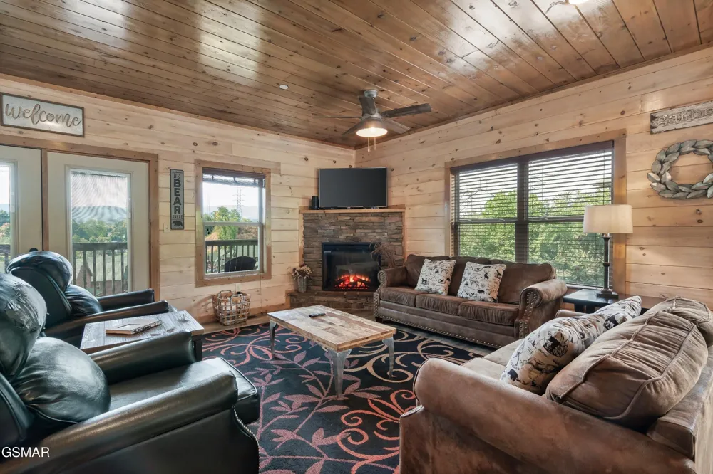 1129 Cove Falls Way Pigeon Forge, TN 37863