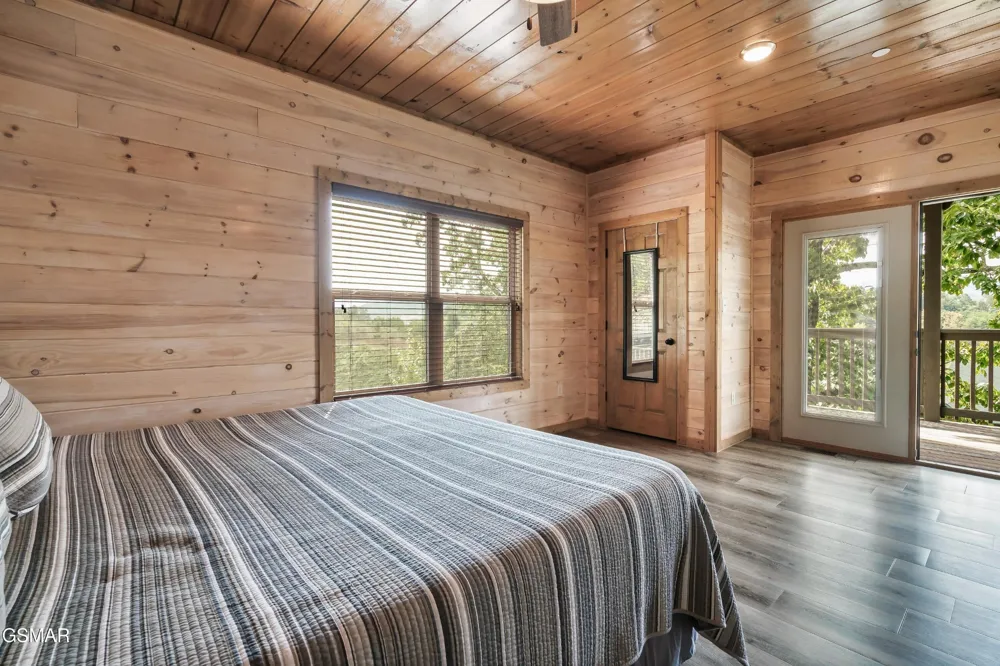 1129 Cove Falls Way Pigeon Forge, TN 37863