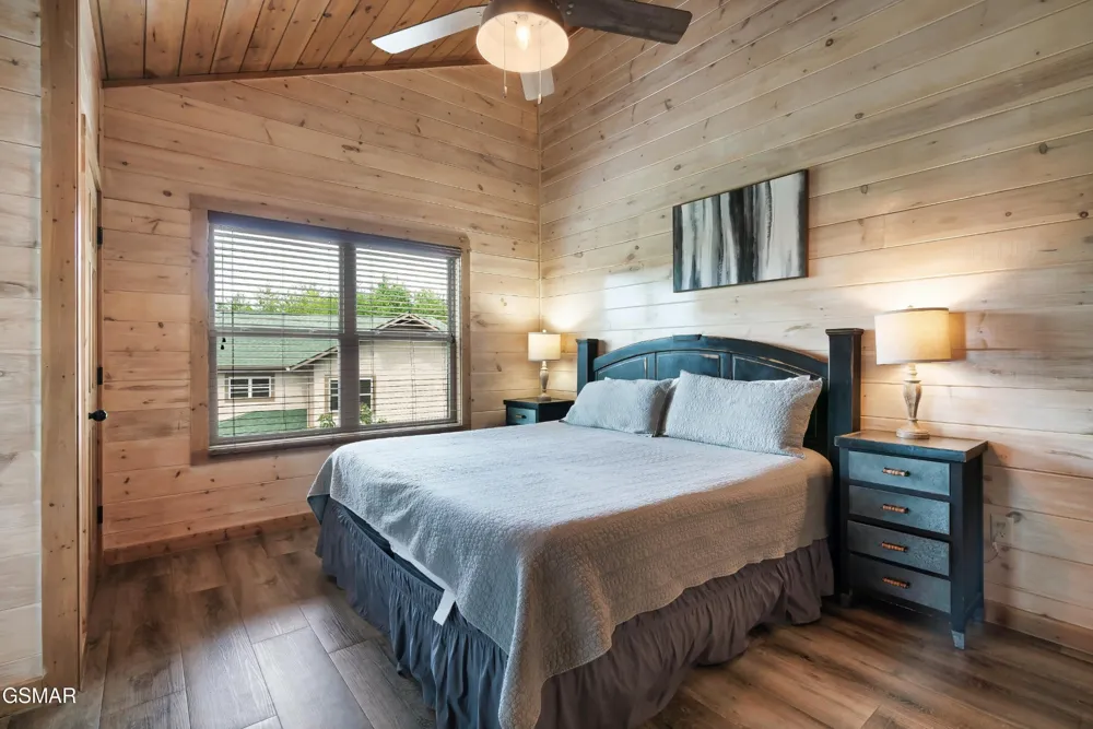 1129 Cove Falls Way Pigeon Forge, TN 37863