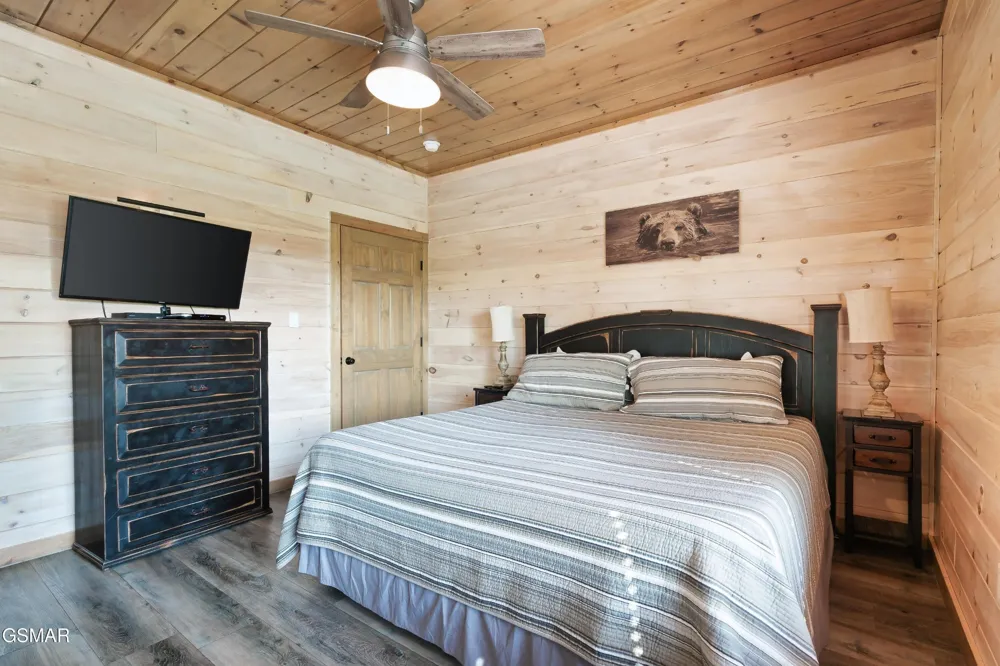1129 Cove Falls Way Pigeon Forge, TN 37863
