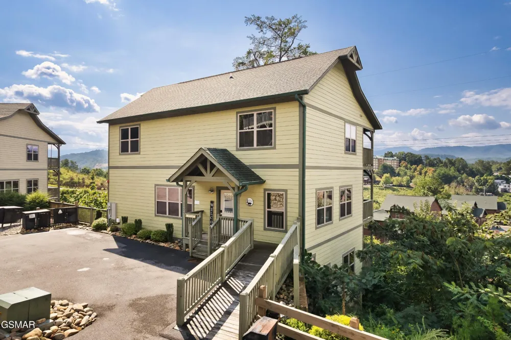 1129 Cove Falls Way Pigeon Forge, TN 37863