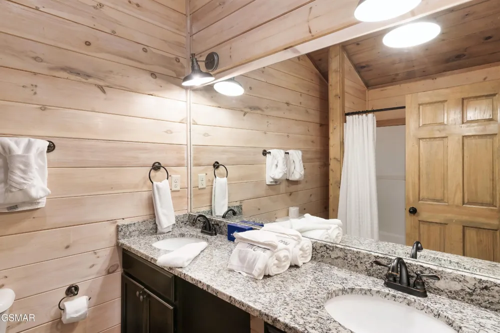 1129 Cove Falls Way Pigeon Forge, TN 37863