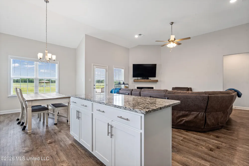 9073 S Lakeside Circle Walls, MS 38680