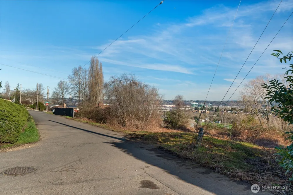 1403 E Lennox Tacoma, WA 98404