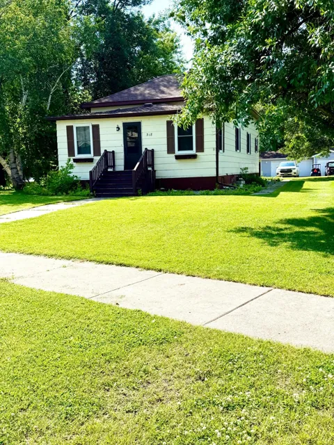 318 2nd Street SE