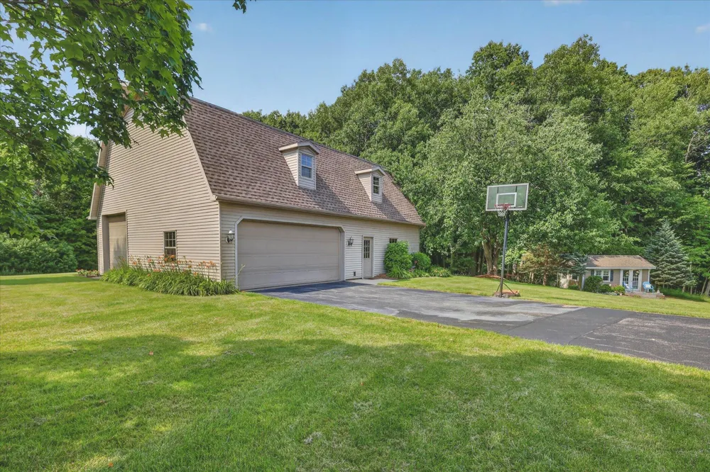 9425 Ravine Ridge Drive SE Caledonia, MI 49316