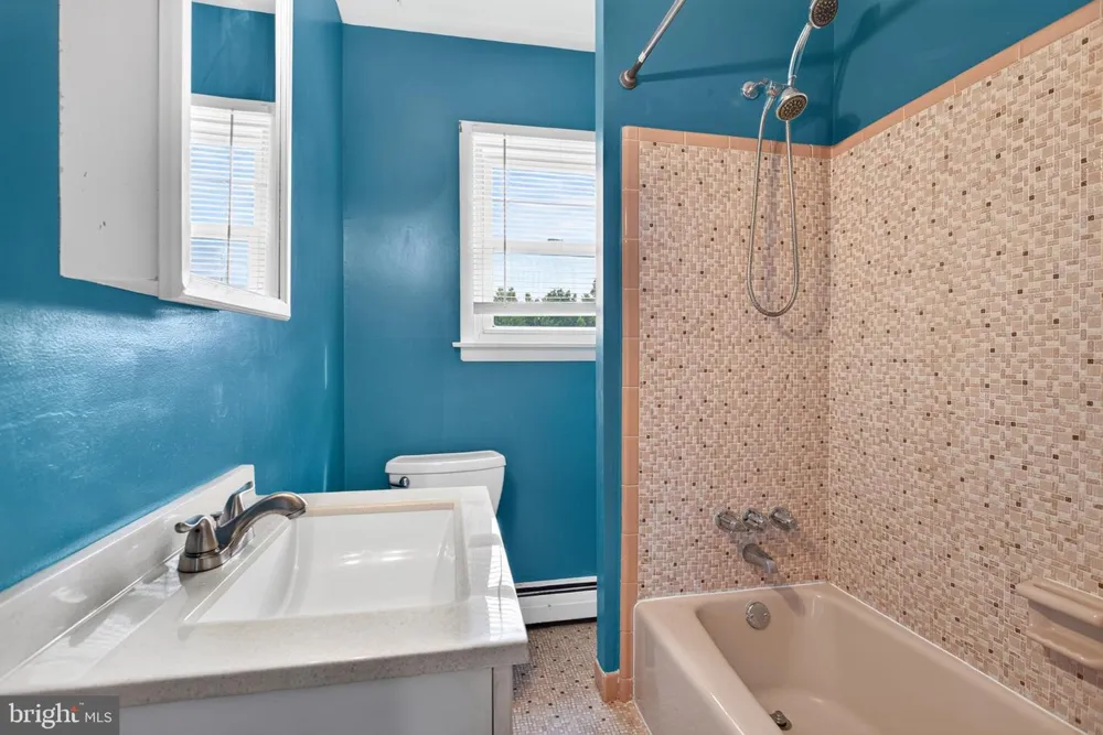 919 HARTEL AVENUE Philadelphia, PA 19111