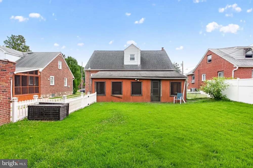 919 HARTEL AVENUE Philadelphia, PA 19111