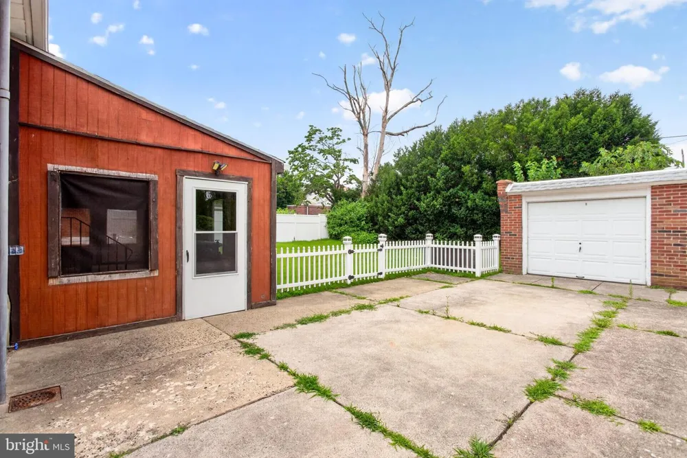 919 HARTEL AVENUE Philadelphia, PA 19111
