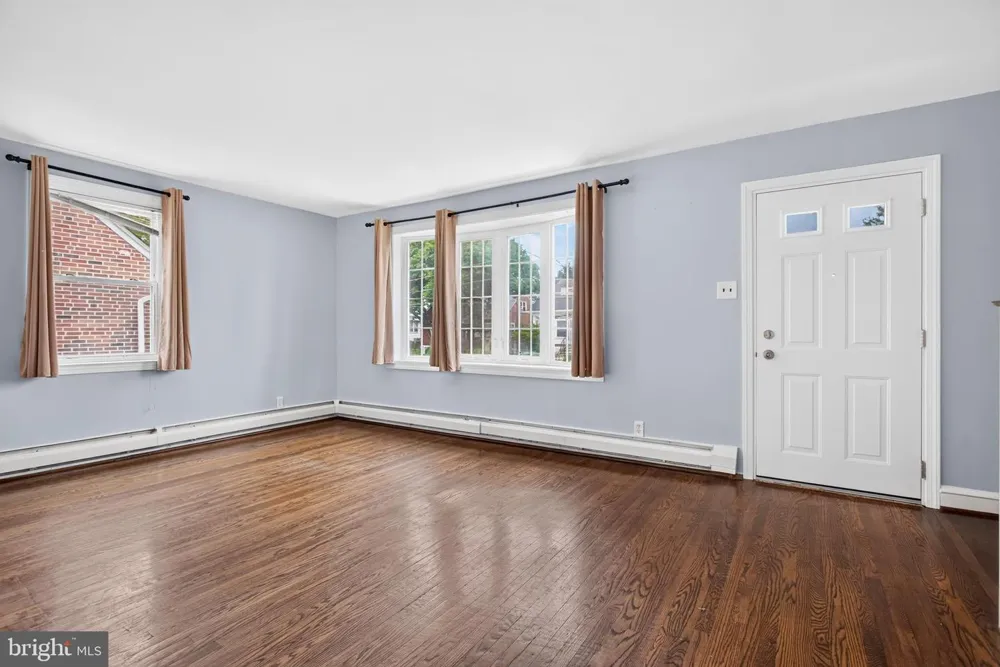 919 HARTEL AVENUE Philadelphia, PA 19111