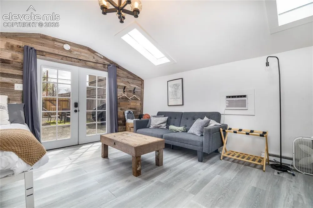 207 Hancock Avenue Colorado Springs, CO 80903