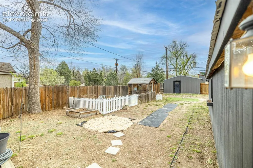 207 Hancock Avenue Colorado Springs, CO 80903