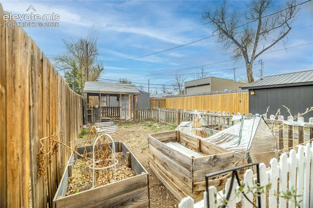 207 Hancock Avenue Colorado Springs, CO 80903