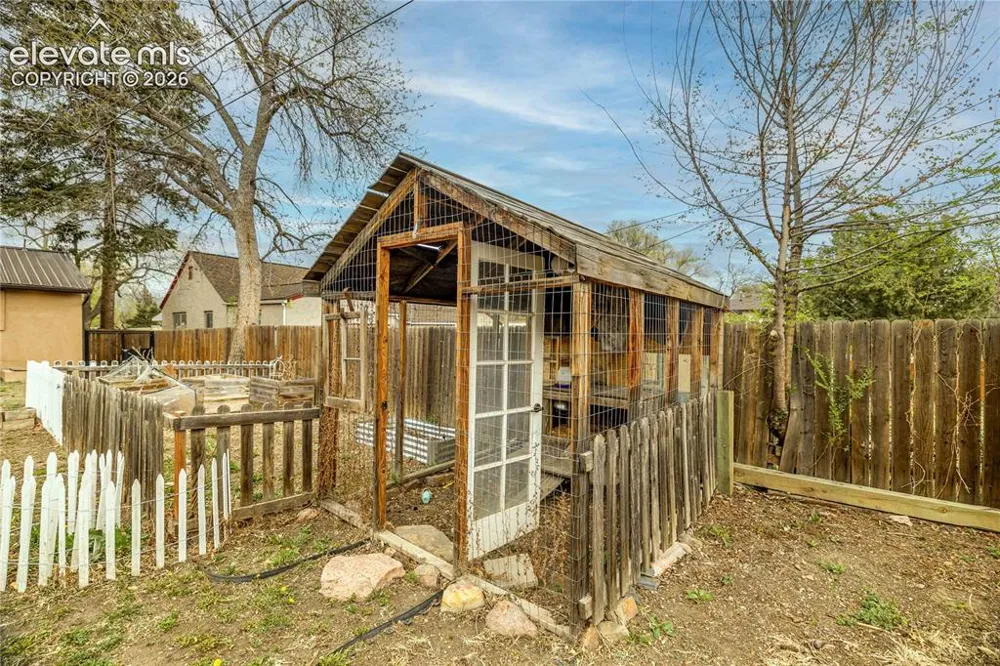 207 Hancock Avenue Colorado Springs, CO 80903