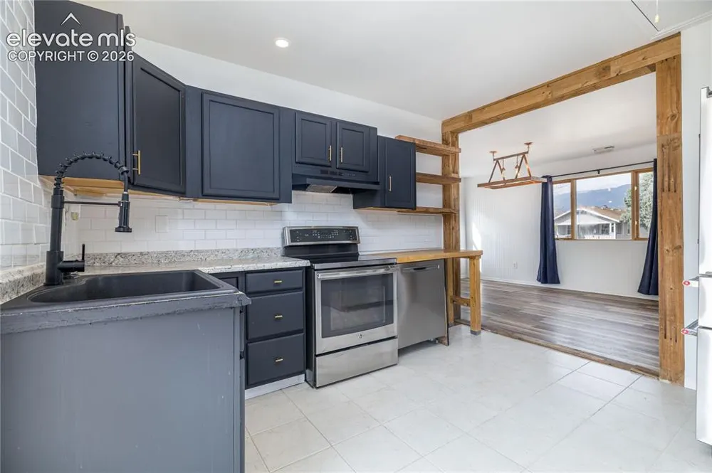 207 Hancock Avenue Colorado Springs, CO 80903