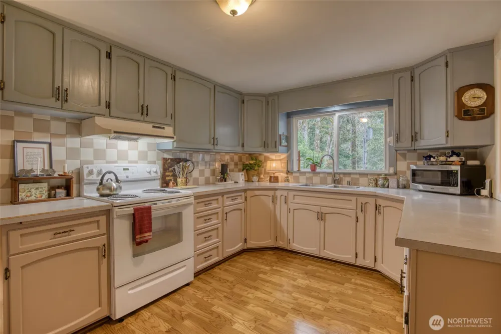 98 W Wishkah Aberdeen, WA 98520