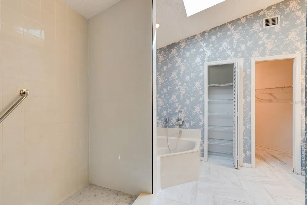 317 GLENBRIAR CIRCLE Daytona Beach, FL 32114