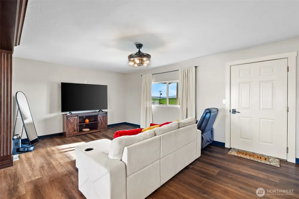 19621 Glade Road Mesa, WA 99343