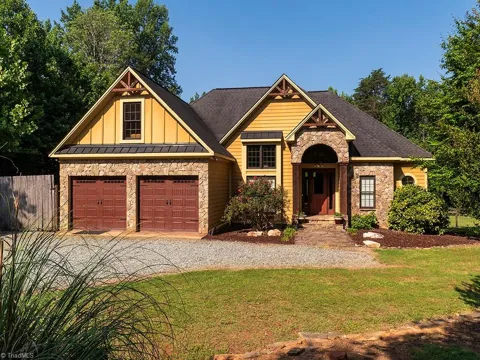 2913 Creek Point Place