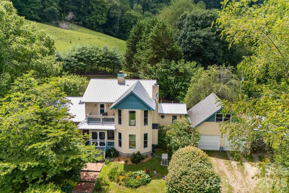 200 Black Hawk Trail Waynesville, NC 28785