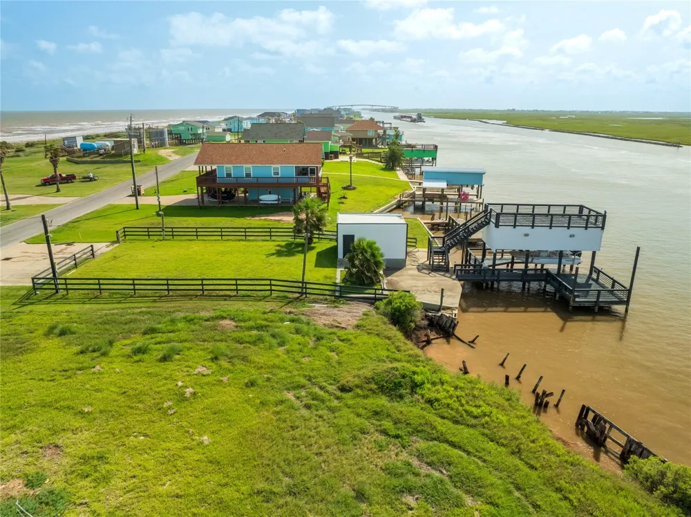 1401 County Road 230 Bay City, TX 77414