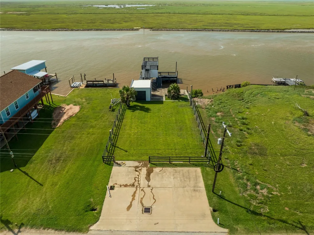1401 County Road 230 Bay City, TX 77414