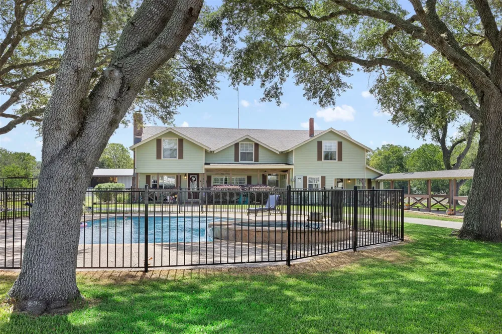 6541 Eagle Nest Acres Drive Wallis, TX 77485