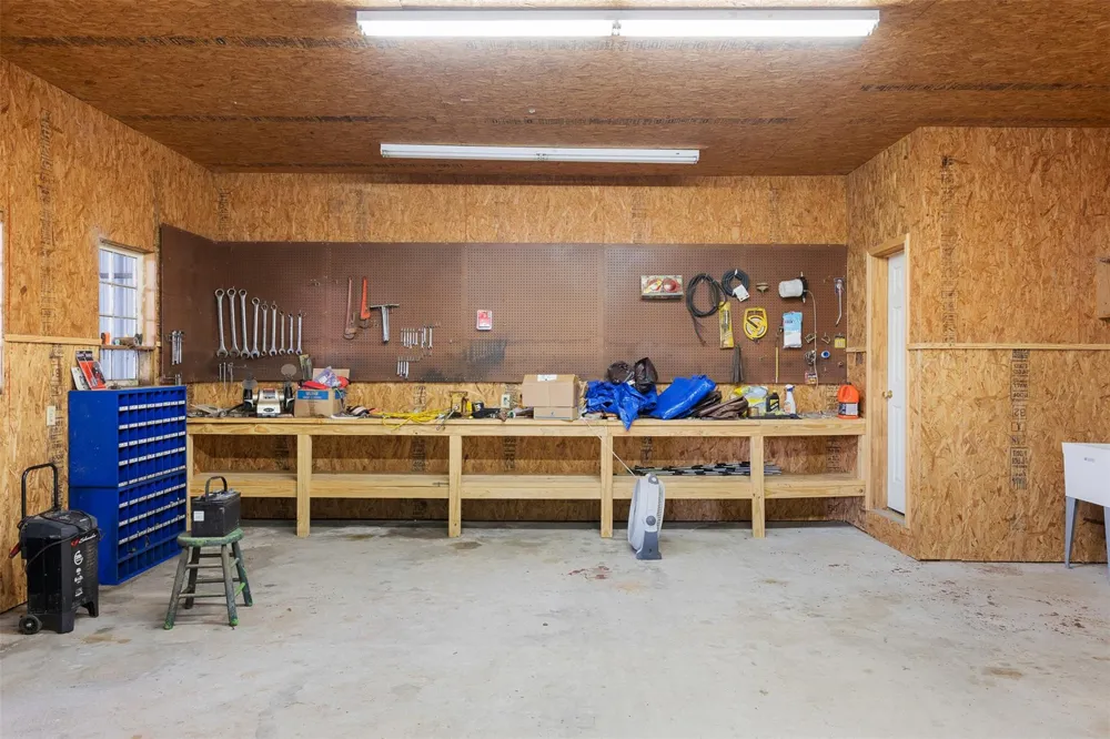 6541 Eagle Nest Acres Drive Wallis, TX 77485
