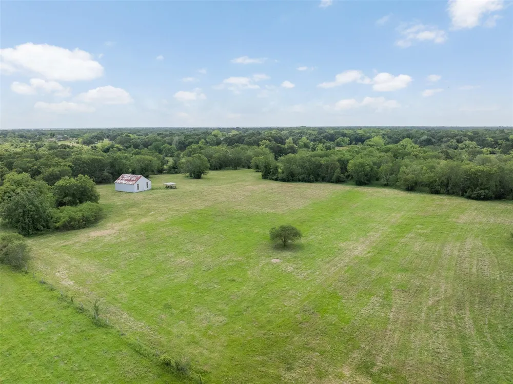 6541 Eagle Nest Acres Drive Wallis, TX 77485