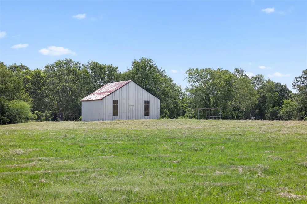 6541 Eagle Nest Acres Drive Wallis, TX 77485