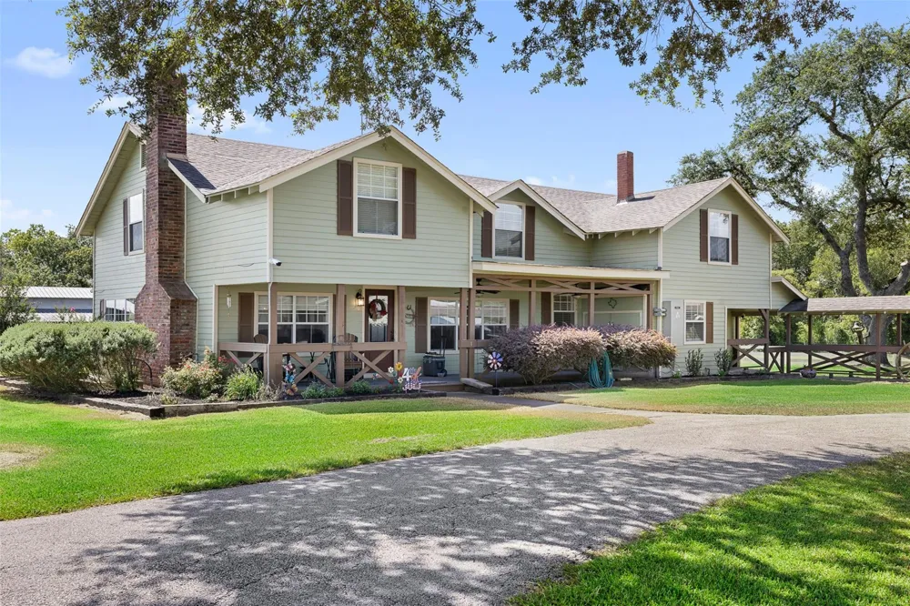 6541 Eagle Nest Acres Drive Wallis, TX 77485