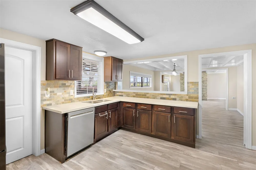 6541 Eagle Nest Acres Drive Wallis, TX 77485