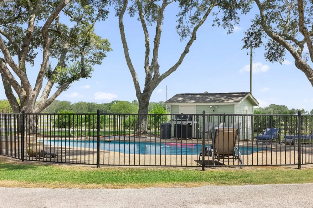 6541 Eagle Nest Acres Drive Wallis, TX 77485