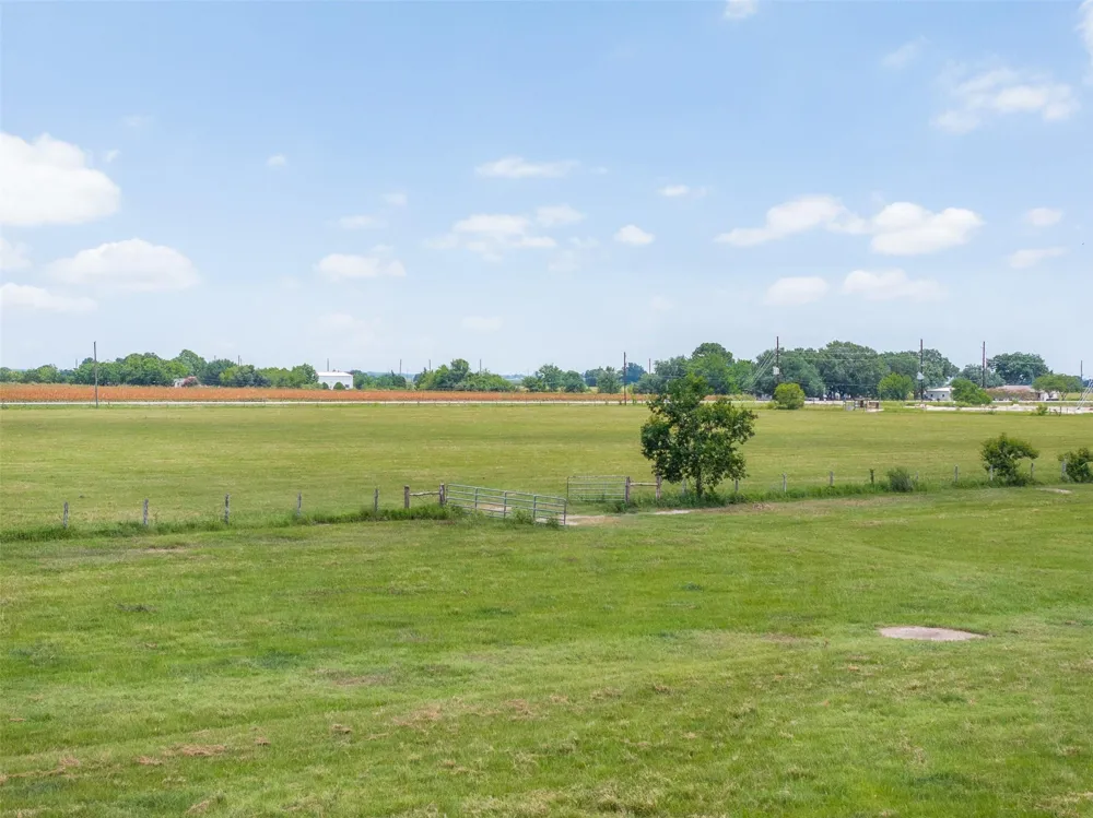 6541 Eagle Nest Acres Drive Wallis, TX 77485
