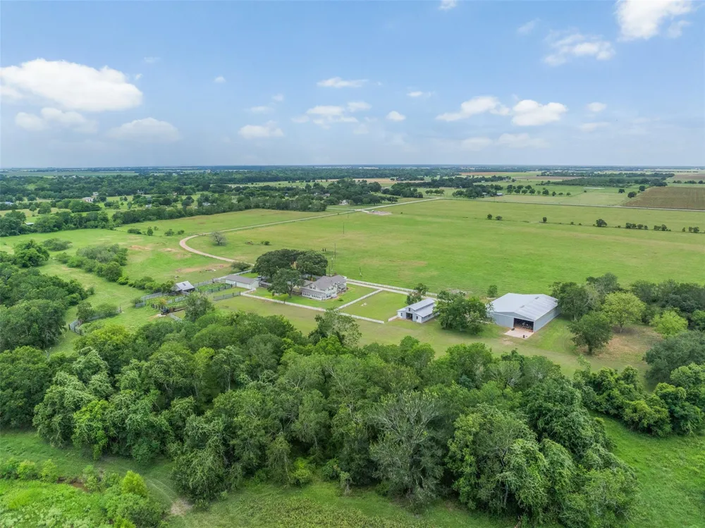 6541 Eagle Nest Acres Drive Wallis, TX 77485