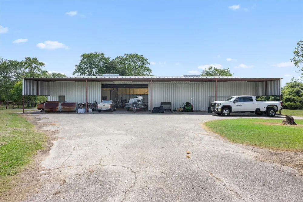 6541 Eagle Nest Acres Drive Wallis, TX 77485