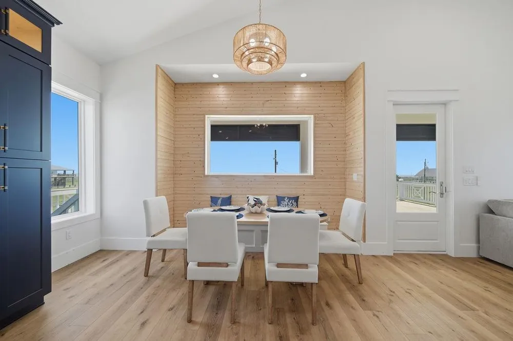 4411 Strand Avenue Crystal Beach, TX 77650